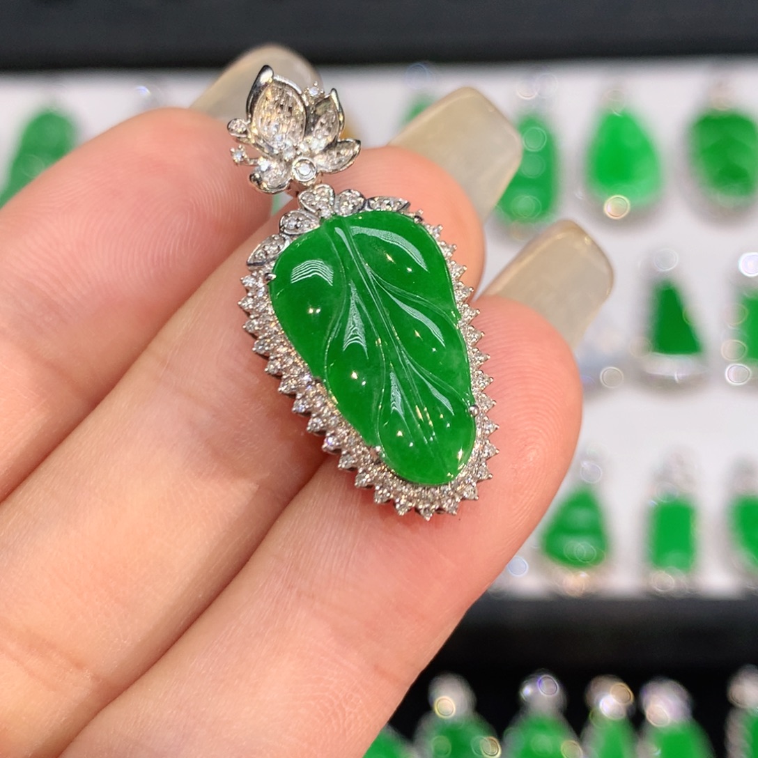 翡翠18K金镶嵌颈饰