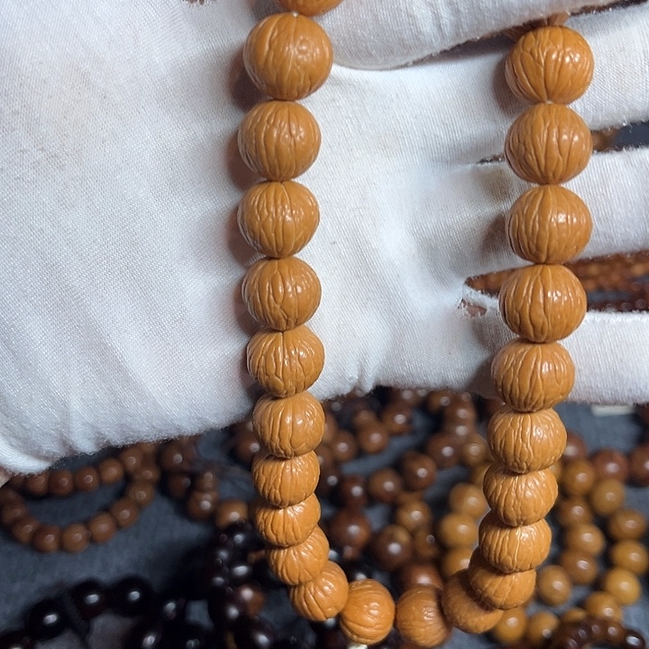 丑***人木质类凤羽桃核27颗手持