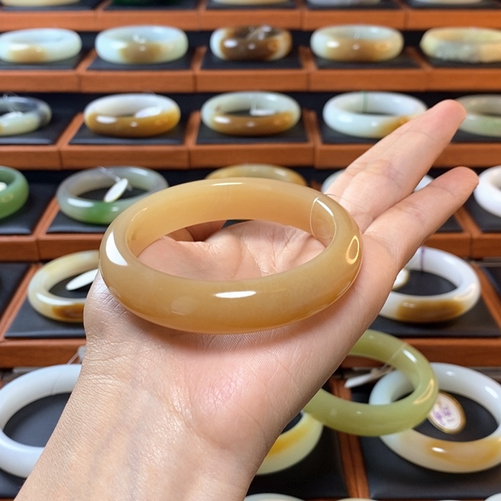 和田玉手镯未镶嵌56.5圈