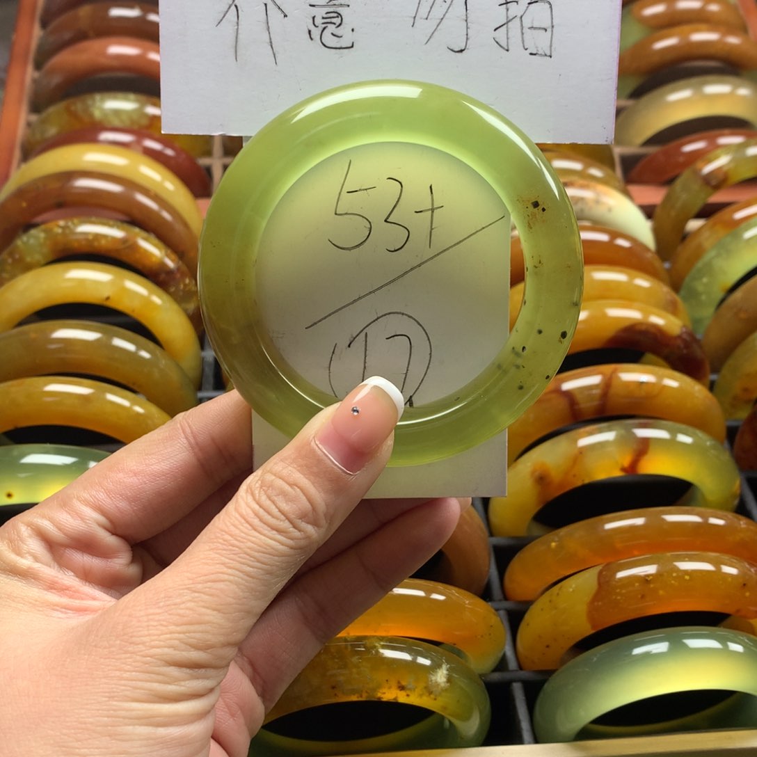 蛇纹石玉手镯合金