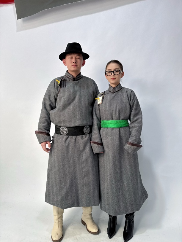 伊苏根民族服饰情侣款2025