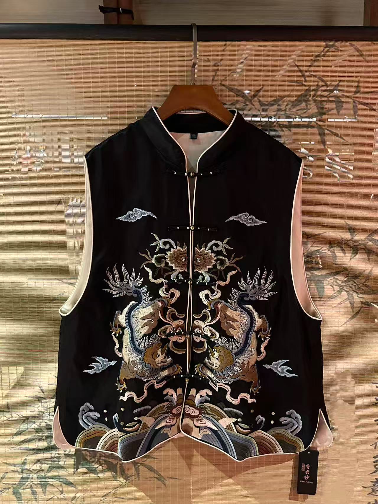 手牵手新中式刺绣马甲——彩虹