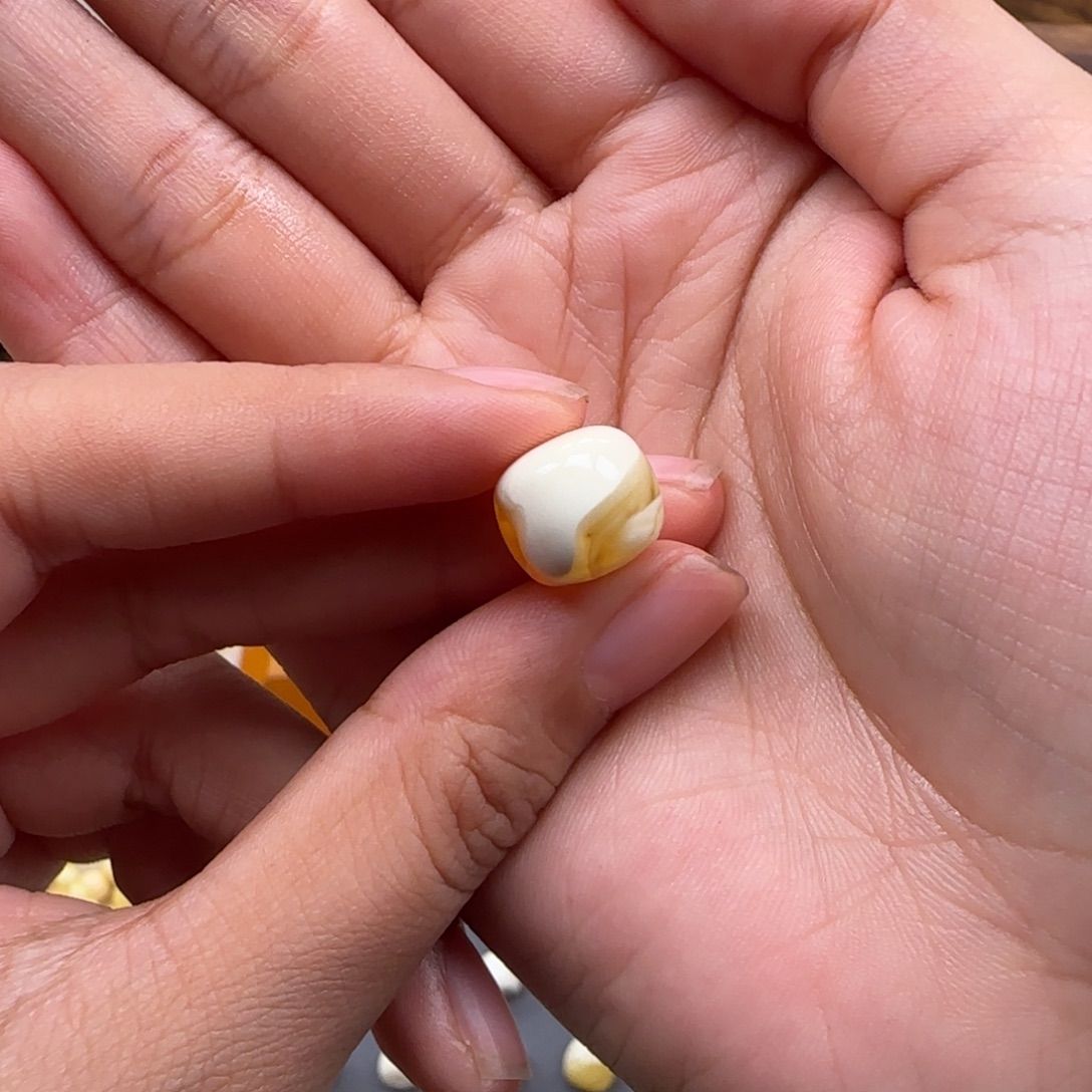 亻***凉琥珀未镶嵌珠宝奇石12.1mm