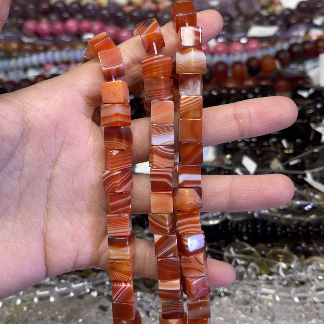 玛瑙/玉髓散珠蚕丝玛瑙卡8一条