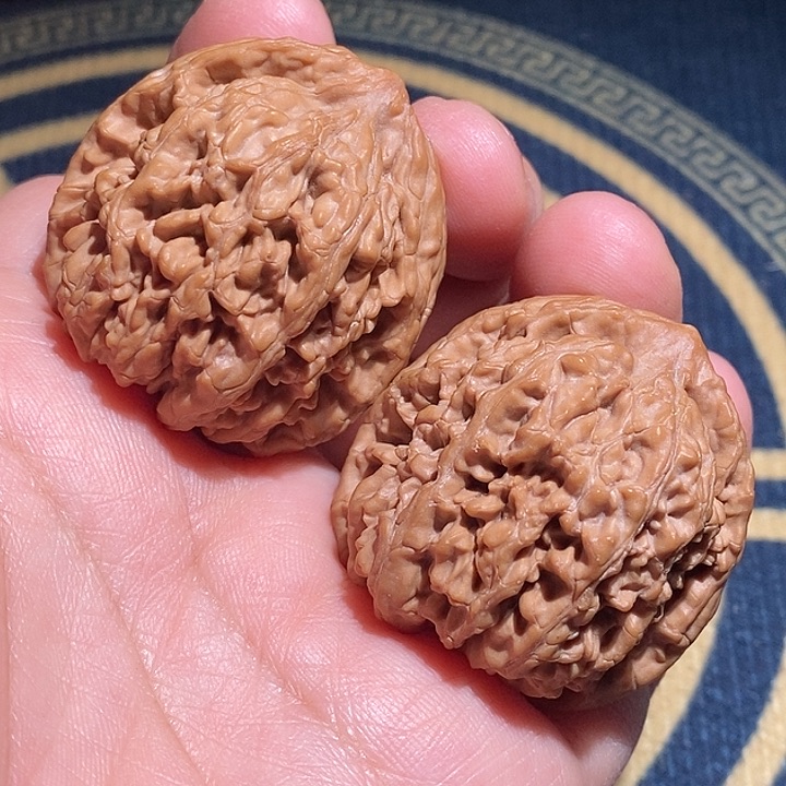 【闪购商品】文玩核桃吊坠爱***事蚂蚁王