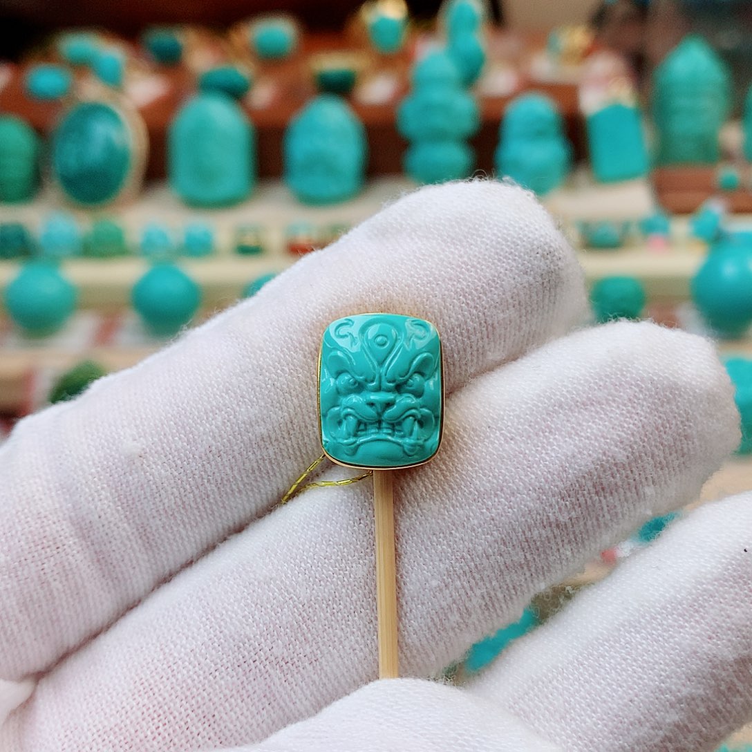 18K金镶嵌绿松石兽面备云