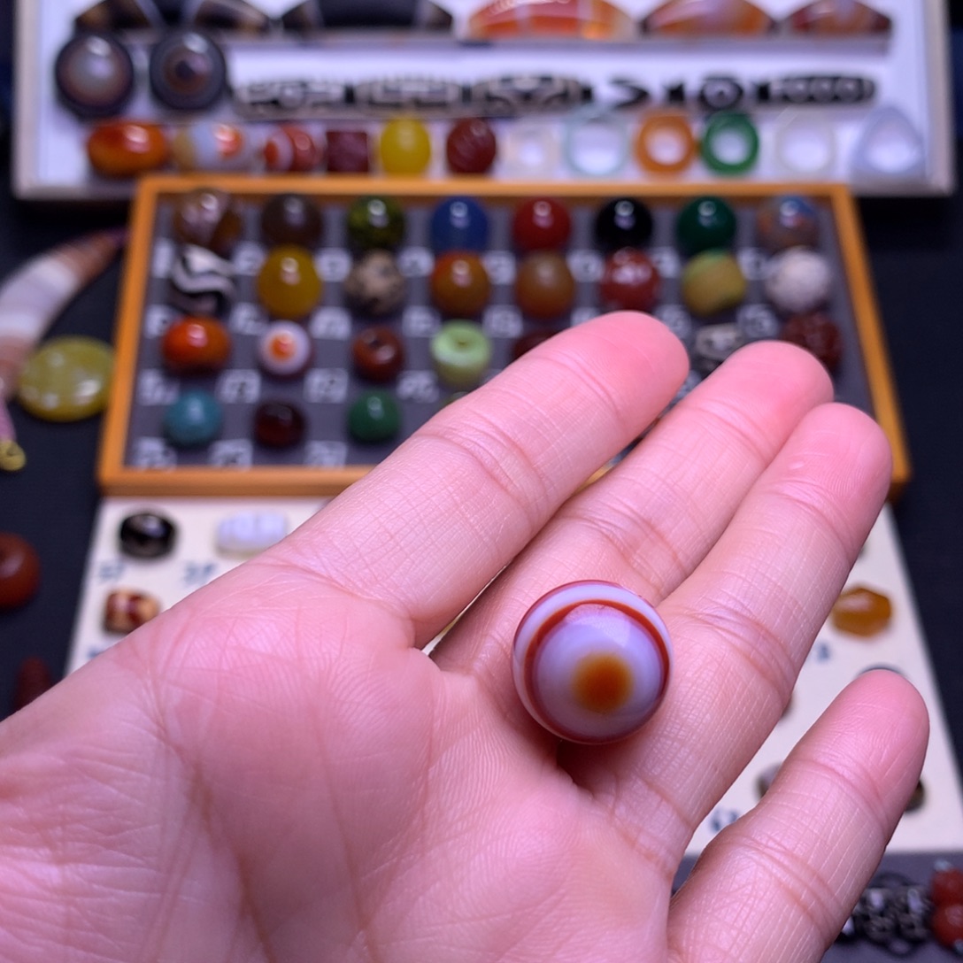 佛***莲玛瑙/玉髓未镶嵌颈饰