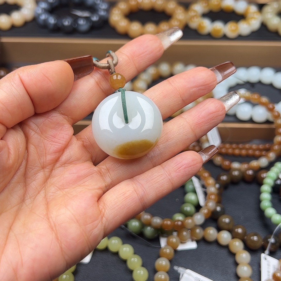 青***水和田玉未镶嵌手链