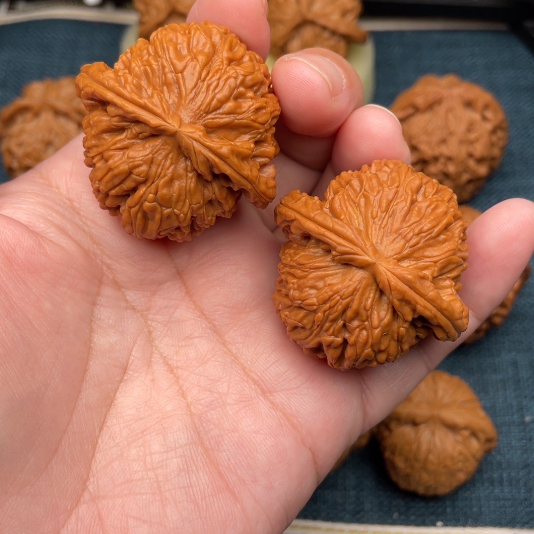 把件文玩核桃全品红皮白狮子43