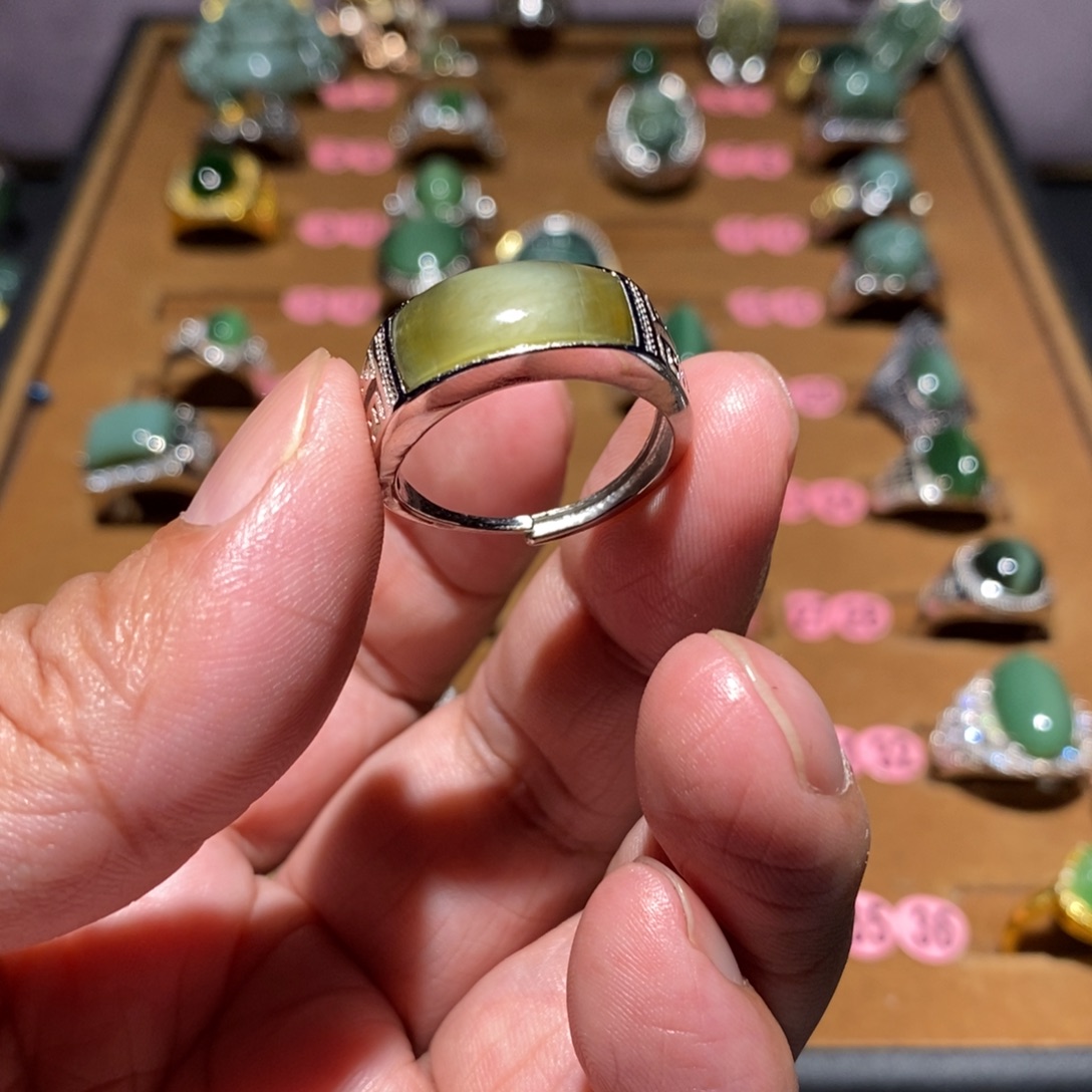 和田玉未镶嵌戒指