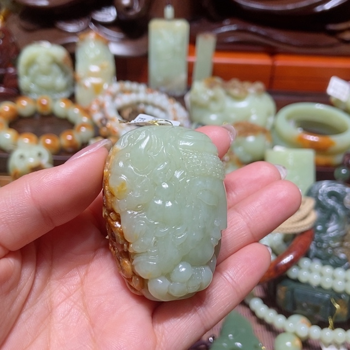 岫岩河磨玉（透闪石质玉）挂件未镶嵌