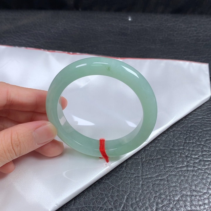 翡翠未镶嵌手镯   