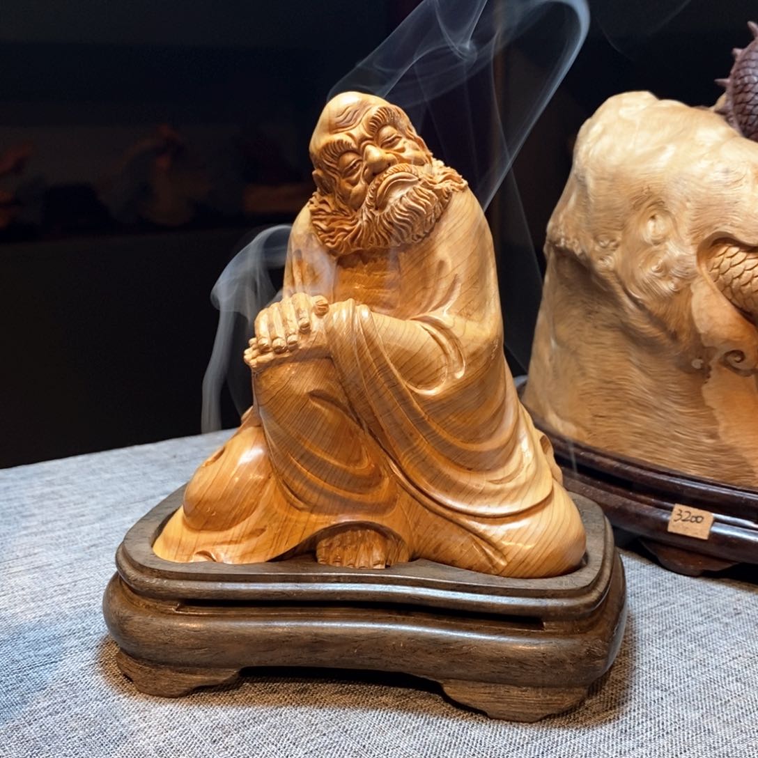 柏木L****龍崖柏香炉达摩