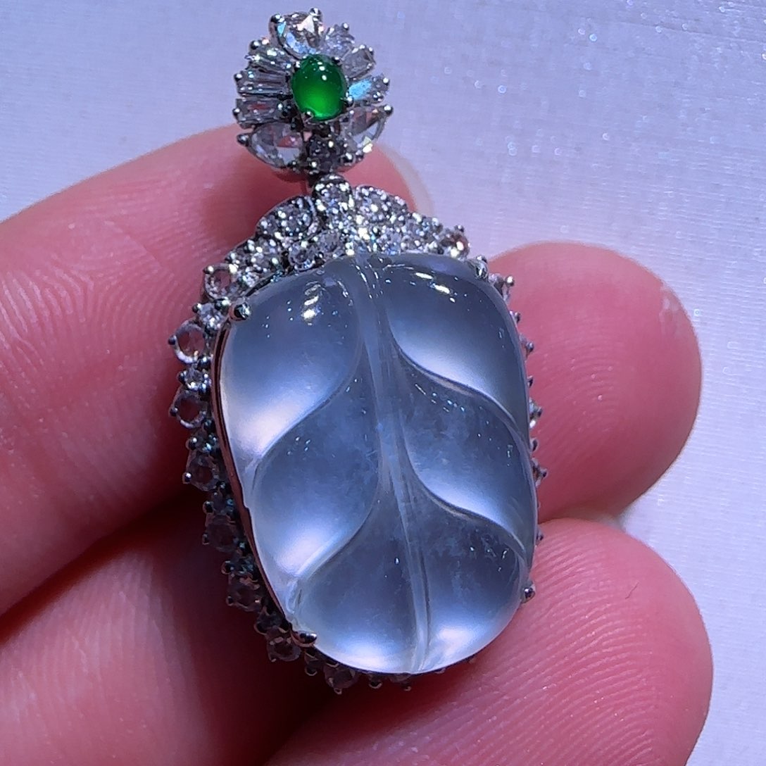 翡翠颈饰18K金镶嵌吊坠