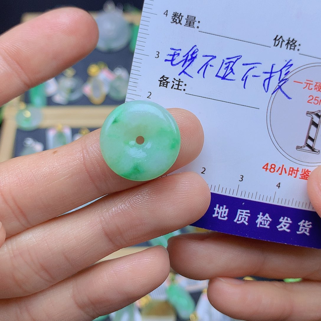 翡翠颈饰未镶嵌翡翠