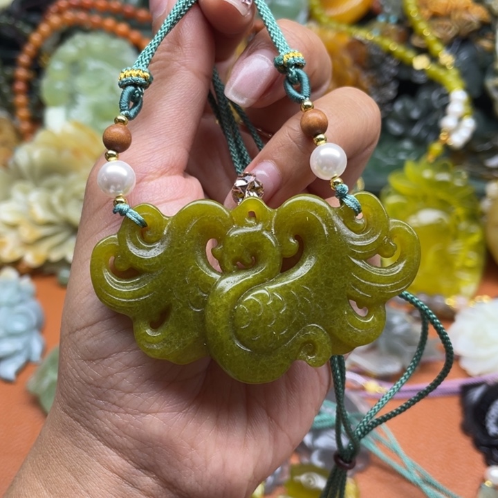 蛇纹石玉未镶嵌吊坠