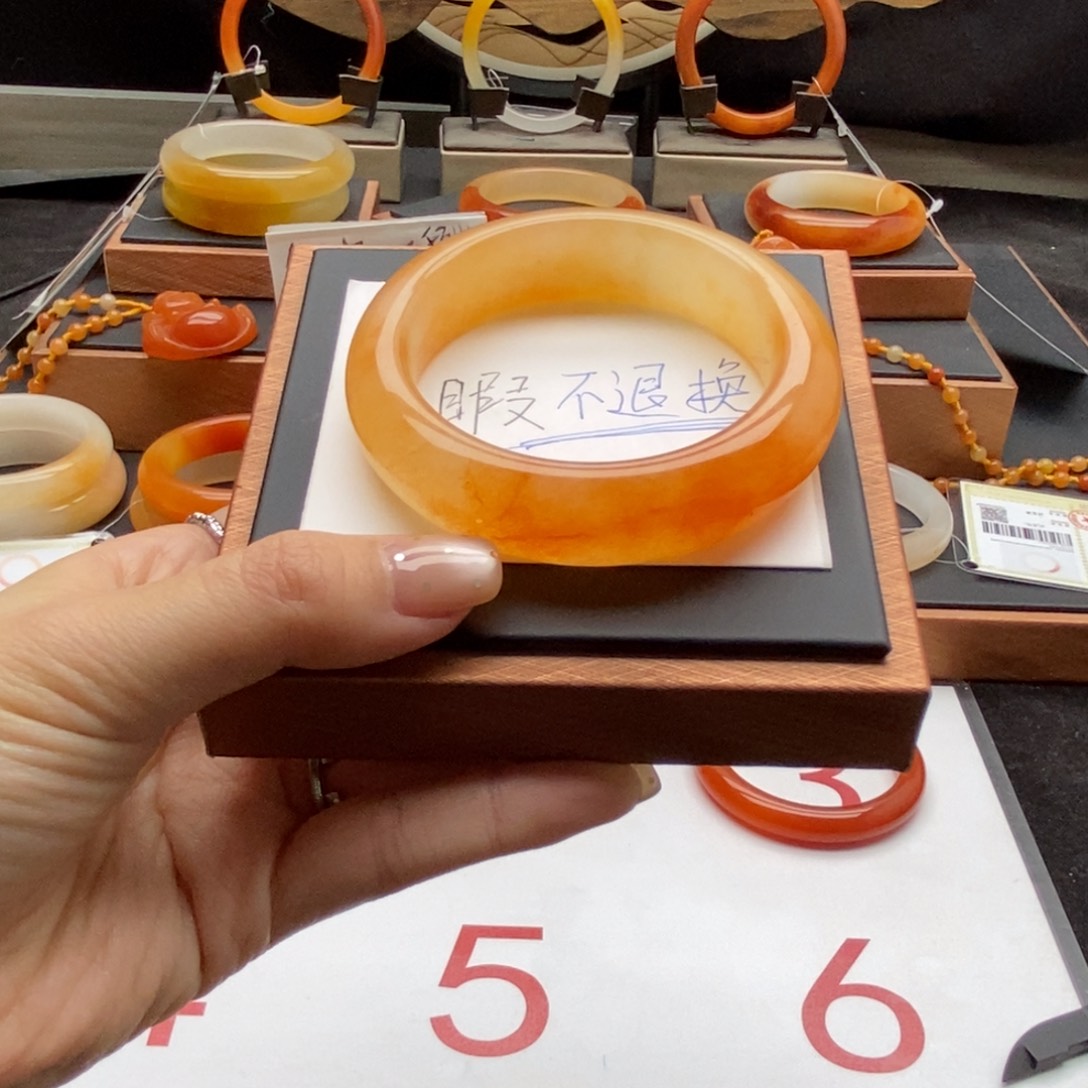 石英质玉（黄龙玉）未镶嵌手镯