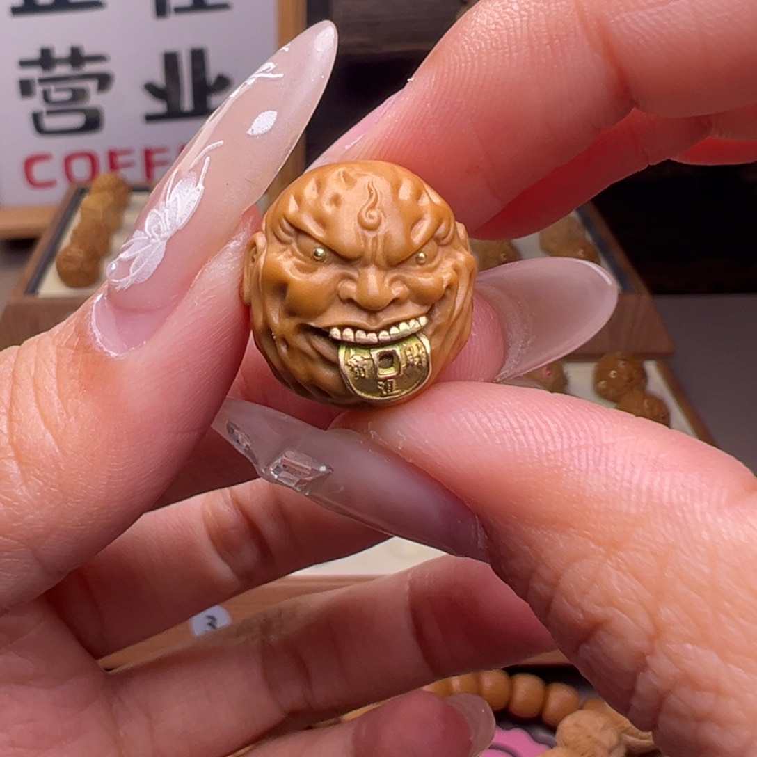 文玩核桃把件镶嵌款见钱眼开17左右尺寸有正常封口线