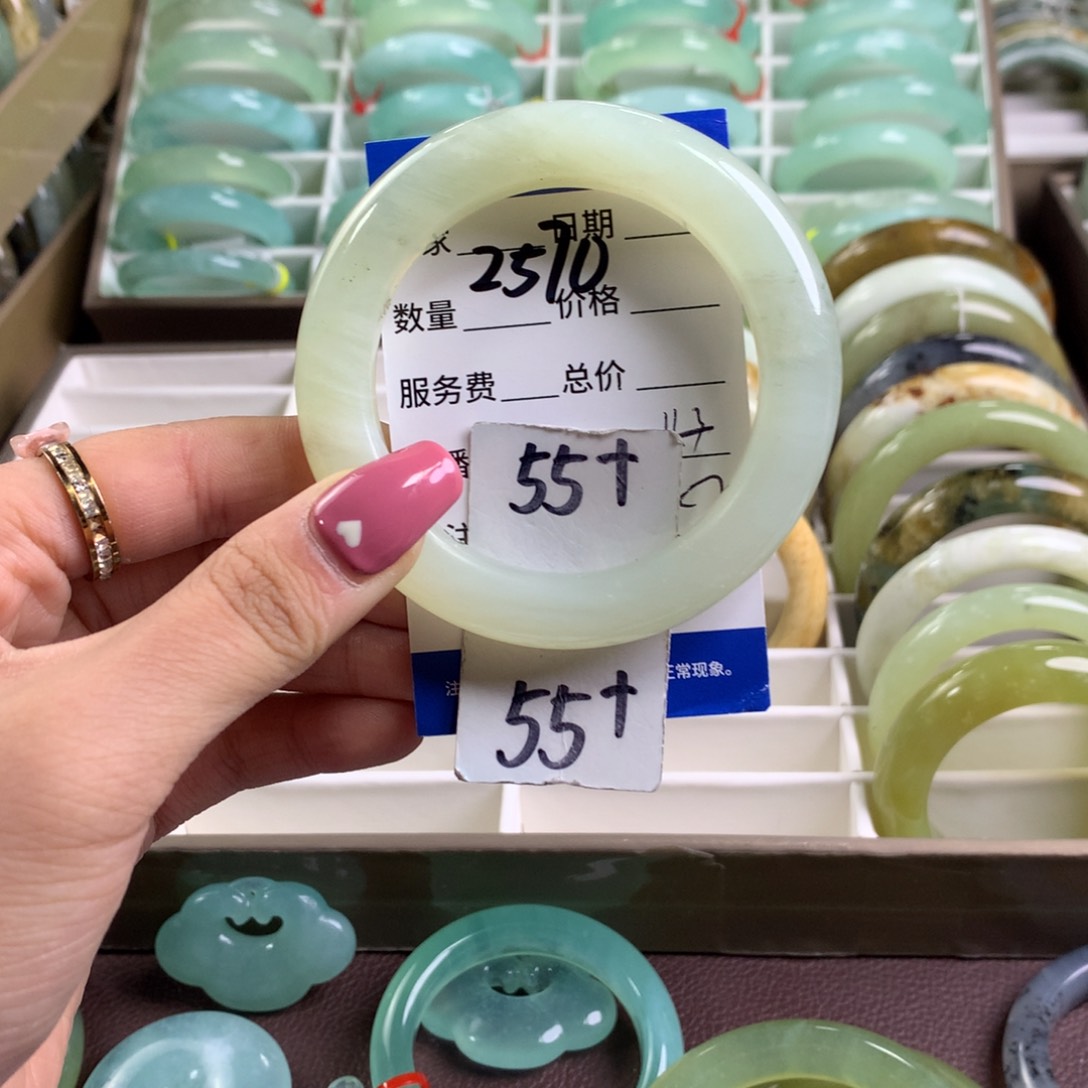 蛇纹石玉手镯未镶嵌2570
