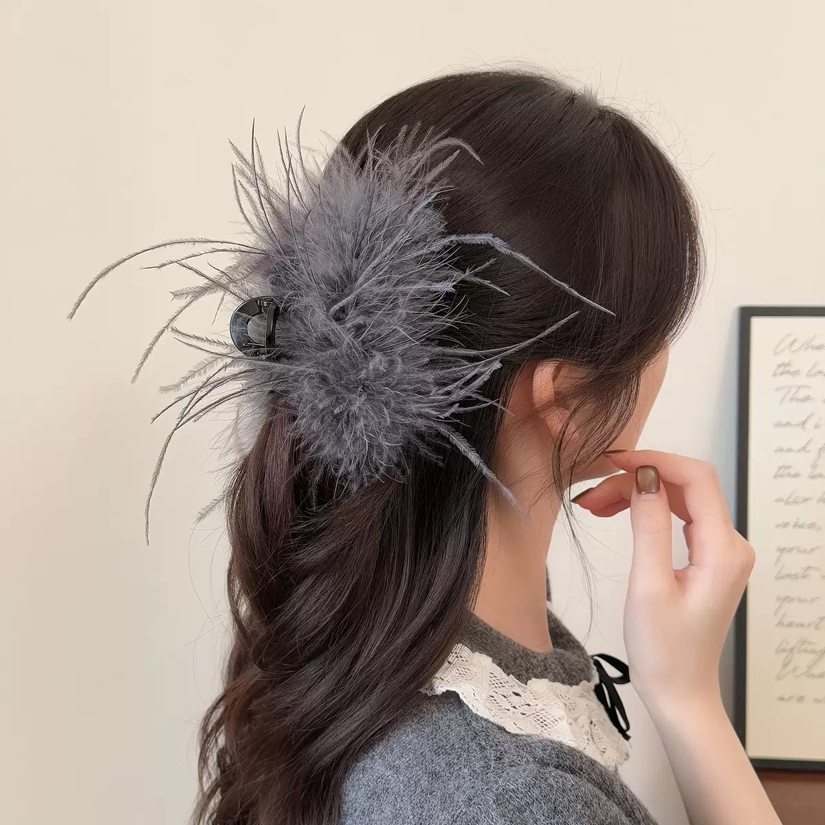高级感灰色系羽毛抓夹精致后脑勺显发量鲨鱼夹百搭时尚发夹头饰
