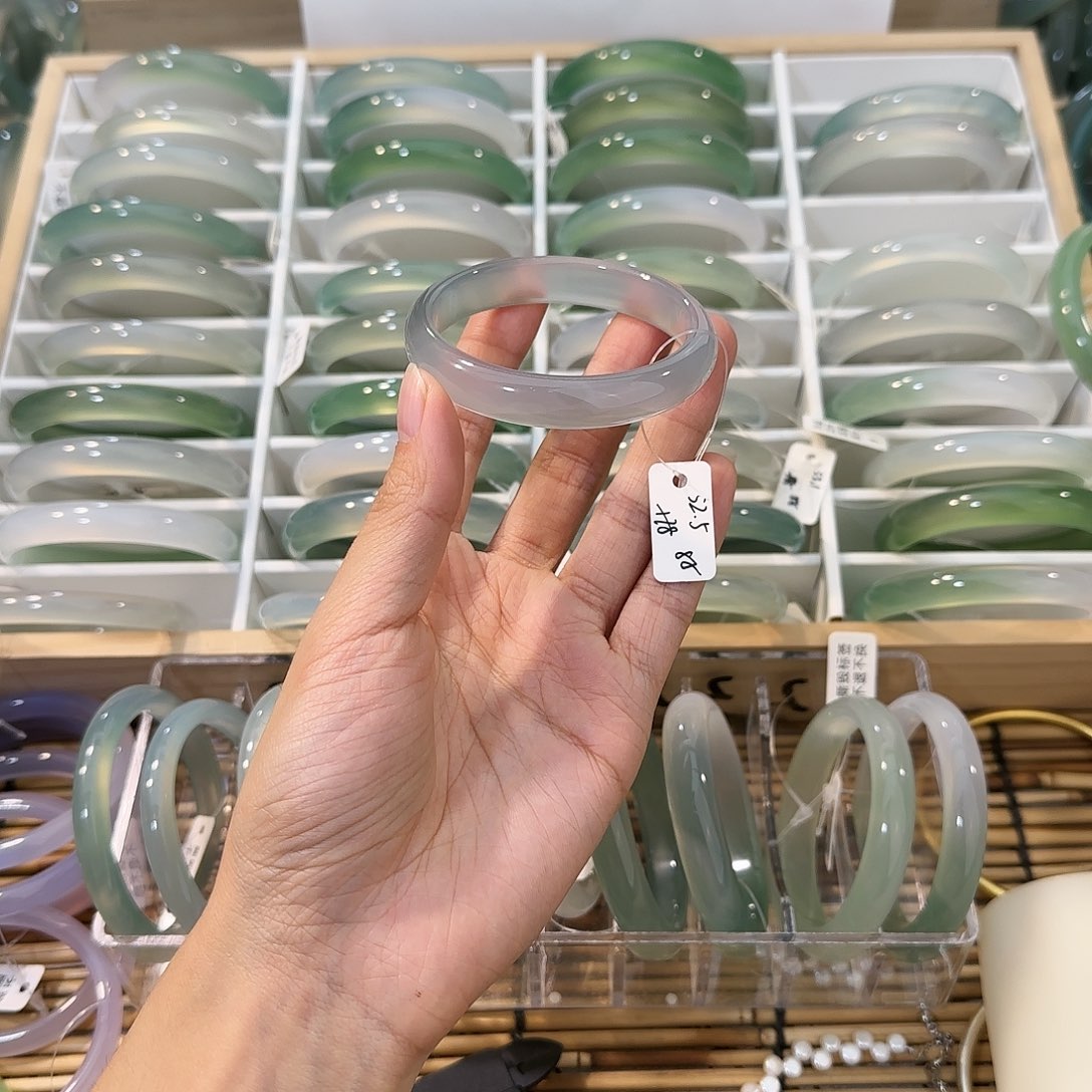 玛瑙/玉髓未镶嵌手镯圈口52.5