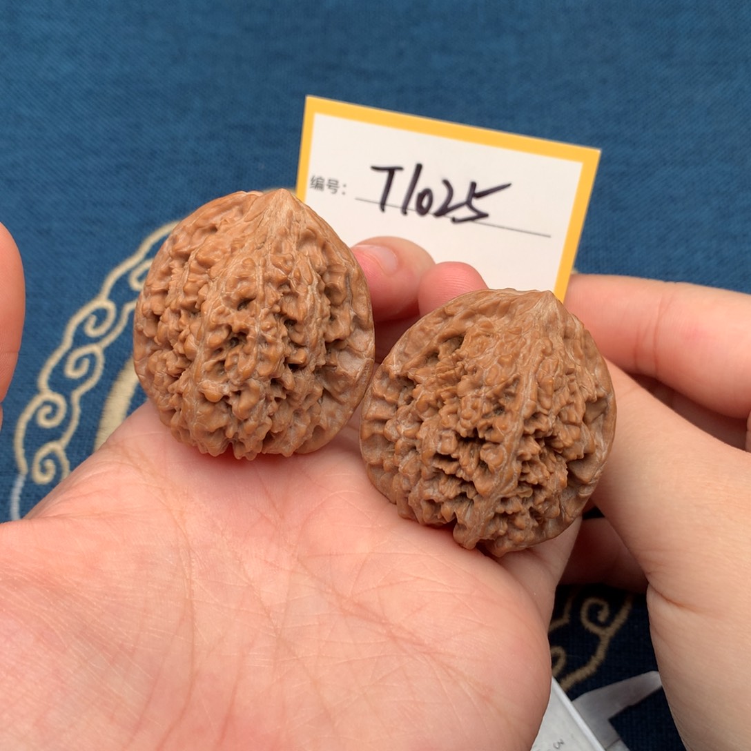 文玩核桃把件38百花山 1025