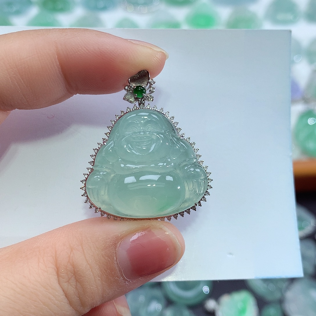 翡翠18K金镶嵌颈饰佛公