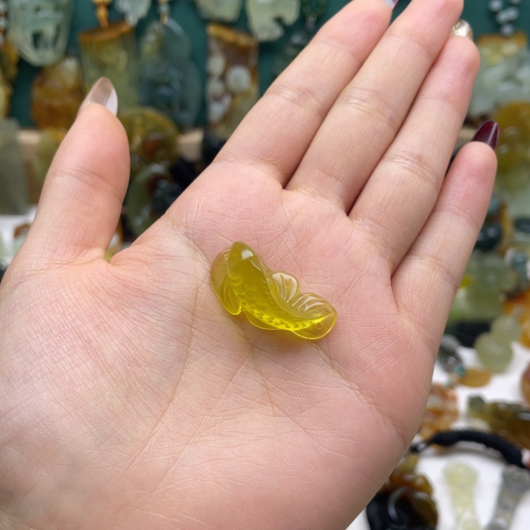 蛇纹石玉颈饰合金