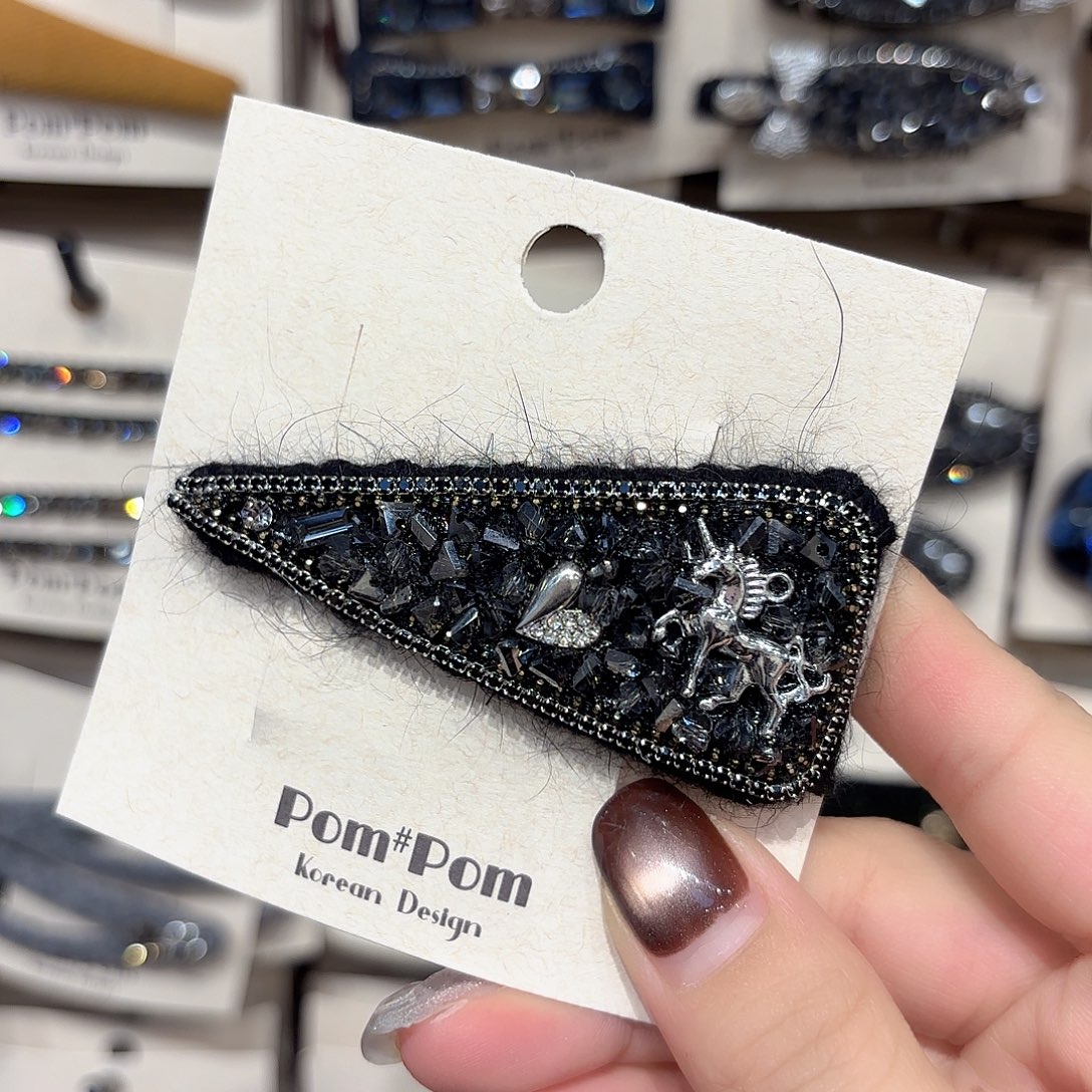 布艺铁合金黑色小马拜拜一个