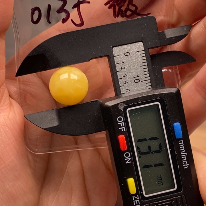 蜜蜡未镶嵌裸石13.1微瑕