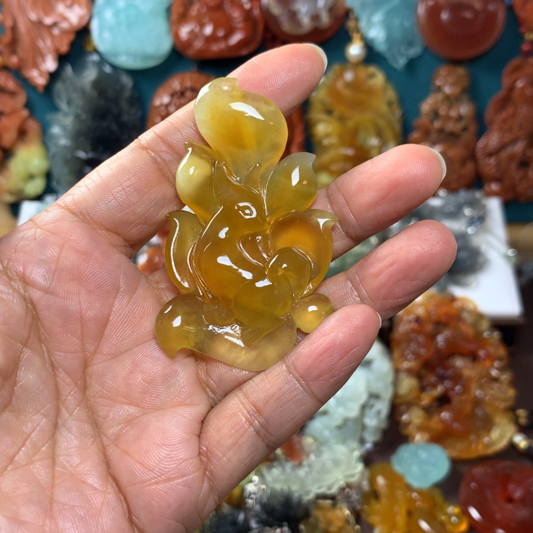 蛇纹石玉挂坠未镶嵌