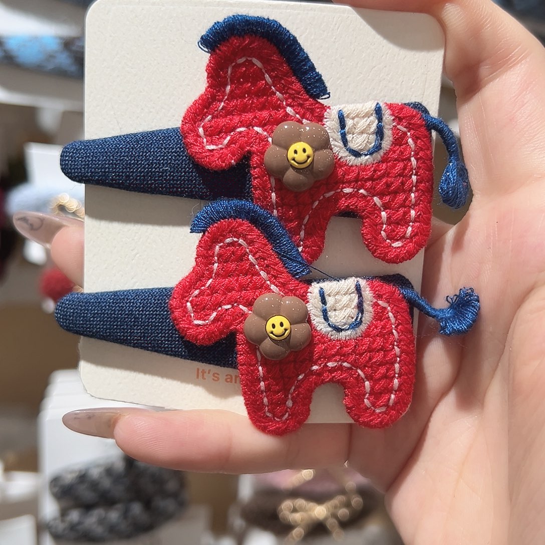 仿珍珠非金属红色小马掰掰夹