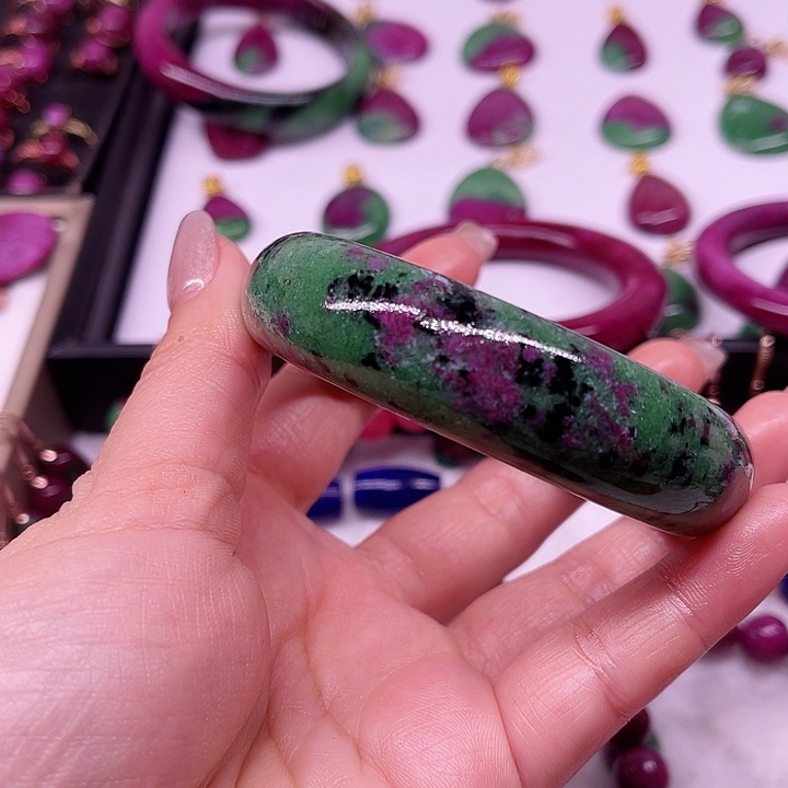 红宝石手镯未镶嵌晶**品