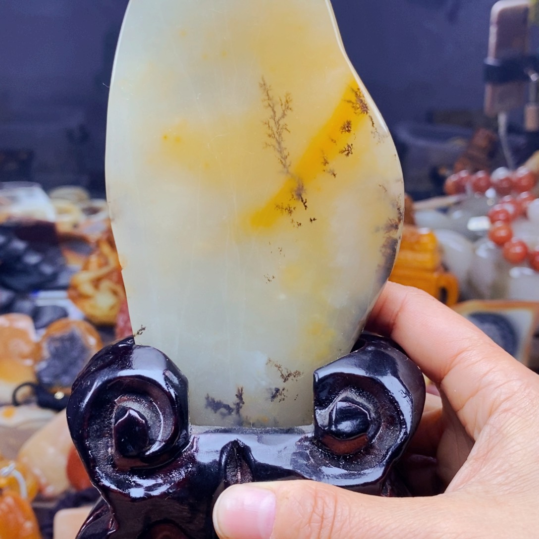 石英质玉（黄龙玉）颈饰未镶嵌