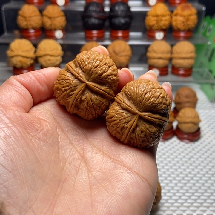 磊***文玩核桃把件2状元红三棱