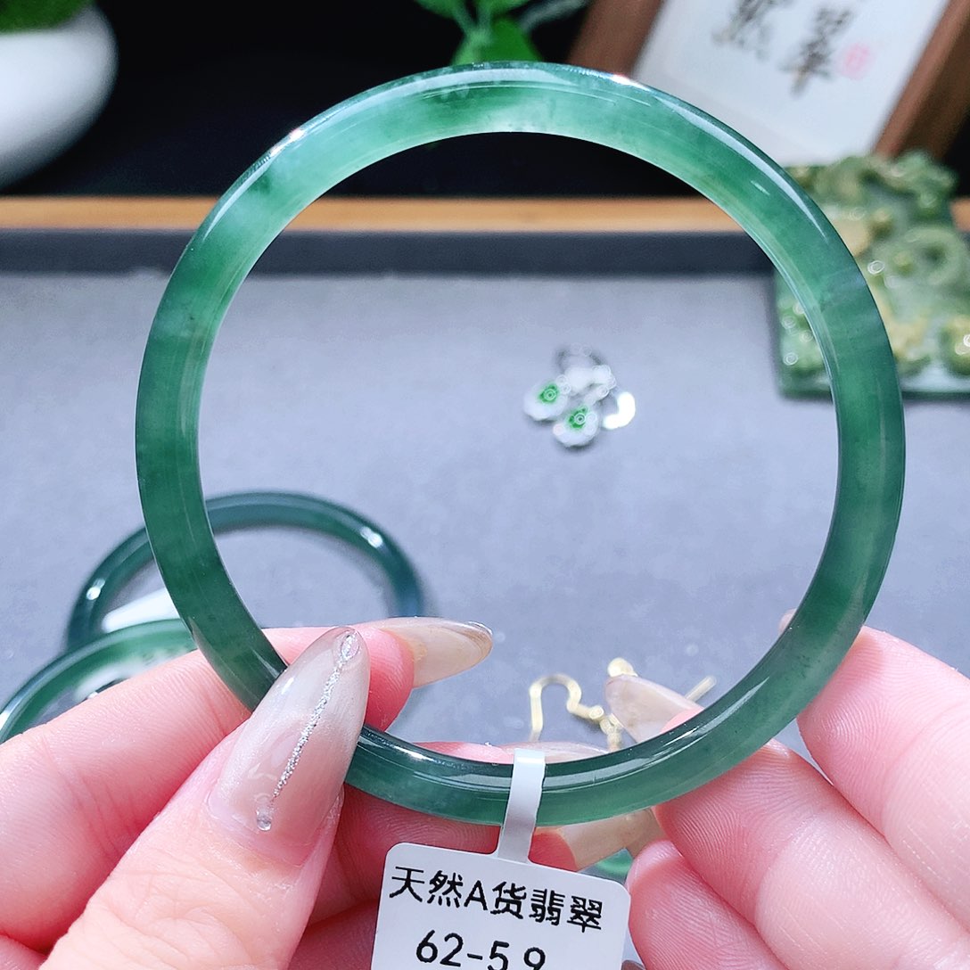 翡翠手镯（圆镯）未镶嵌
