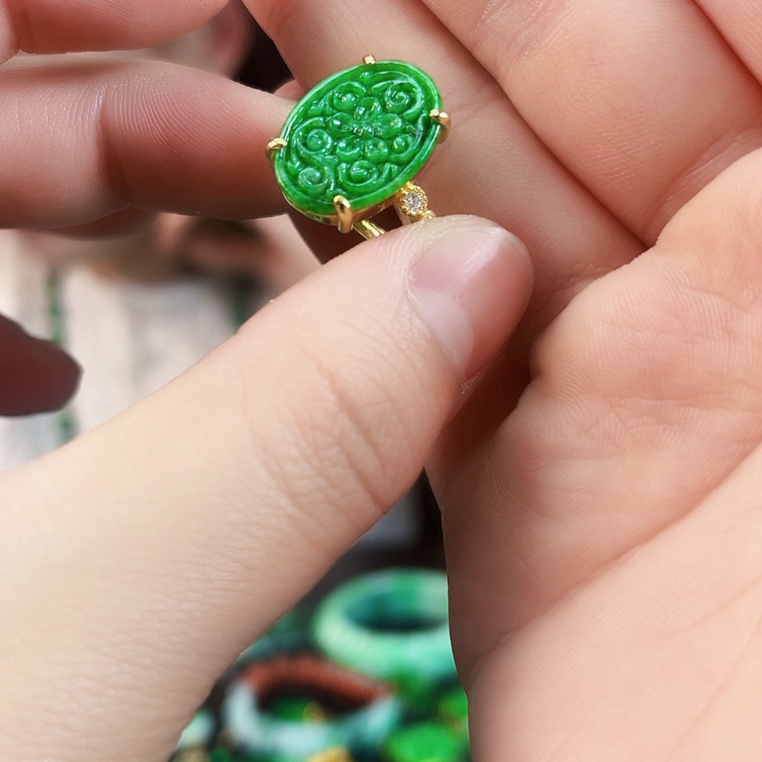 翡翠颈饰银S925镶嵌戒指