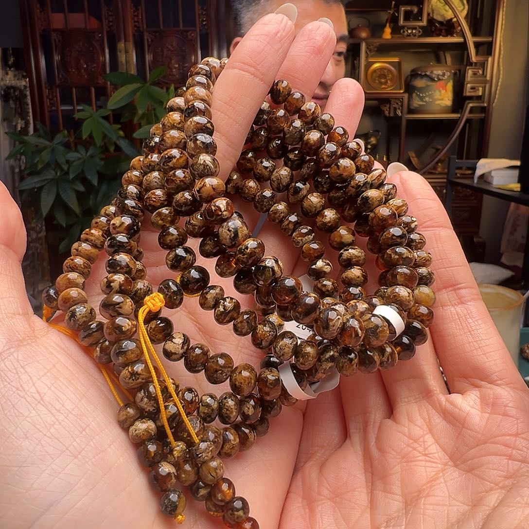 琥珀未镶嵌裸石抚顺琥珀20470七多样性发其一