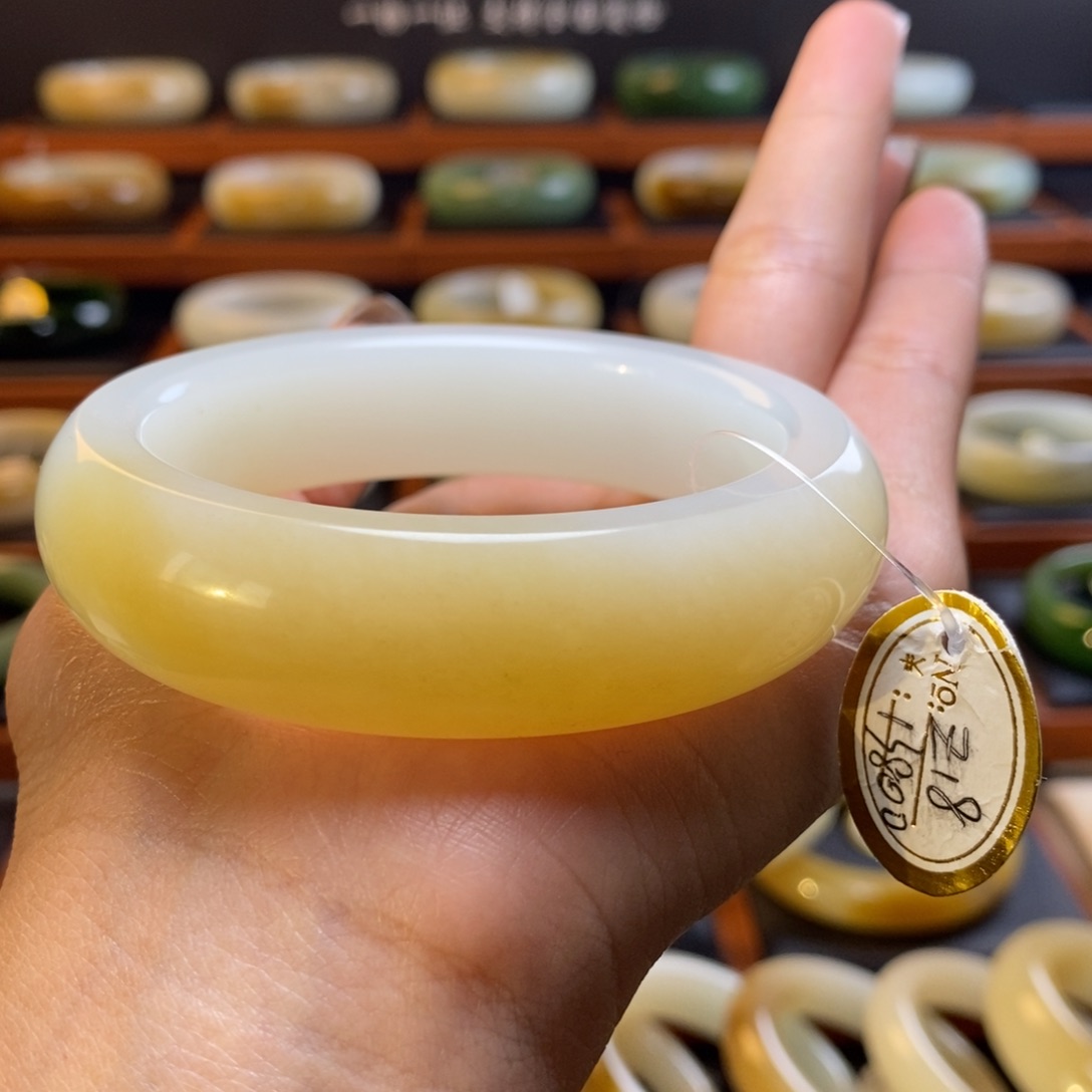 和田玉未镶嵌手镯56圈