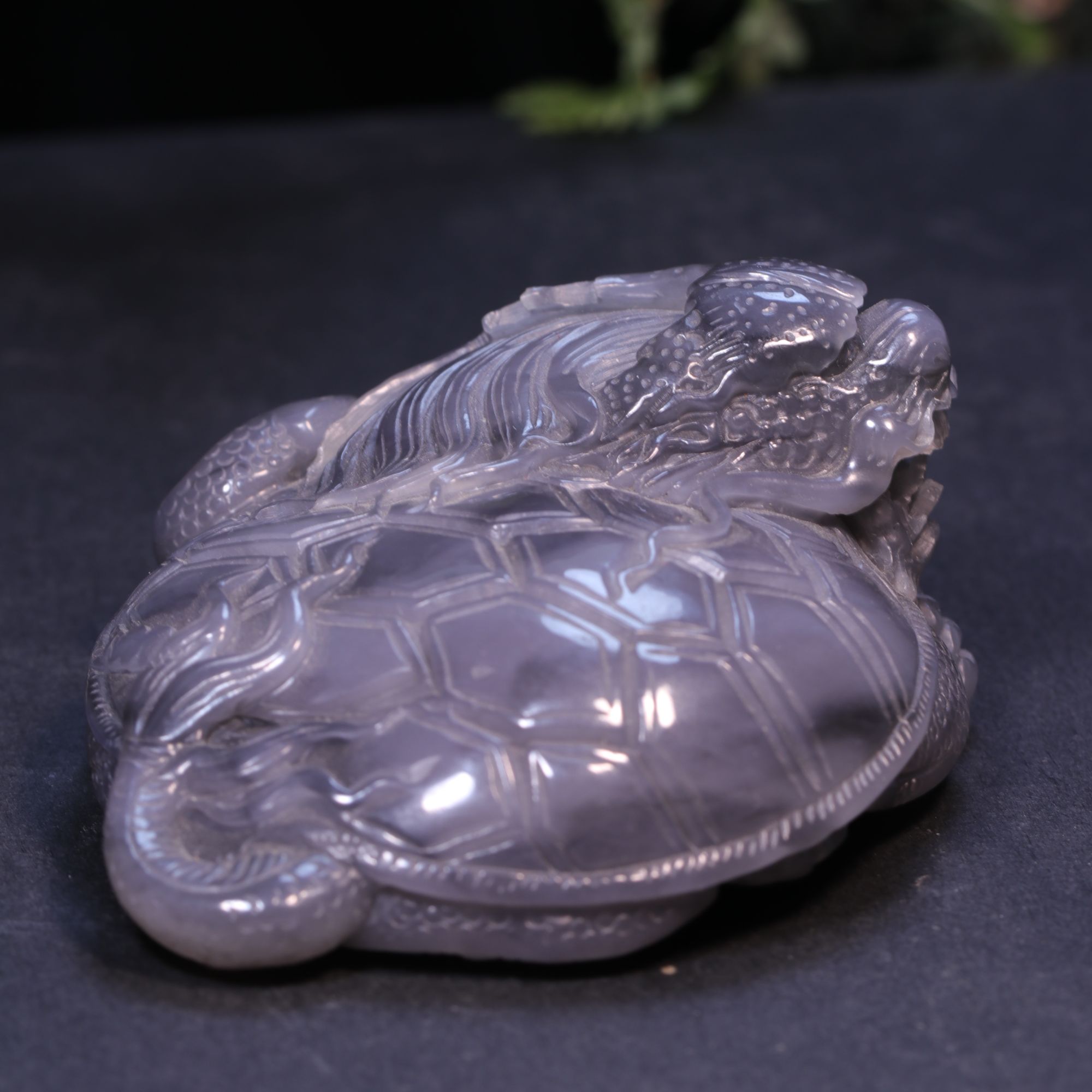 和田玉烟紫色龙龟手把件摆件