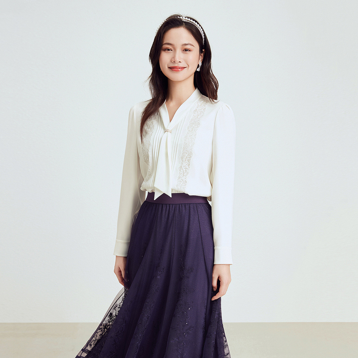 【羊羊专属】珂莱蒂尔财阀千金女装洋气飘带领重工浮刺绣衬衫女