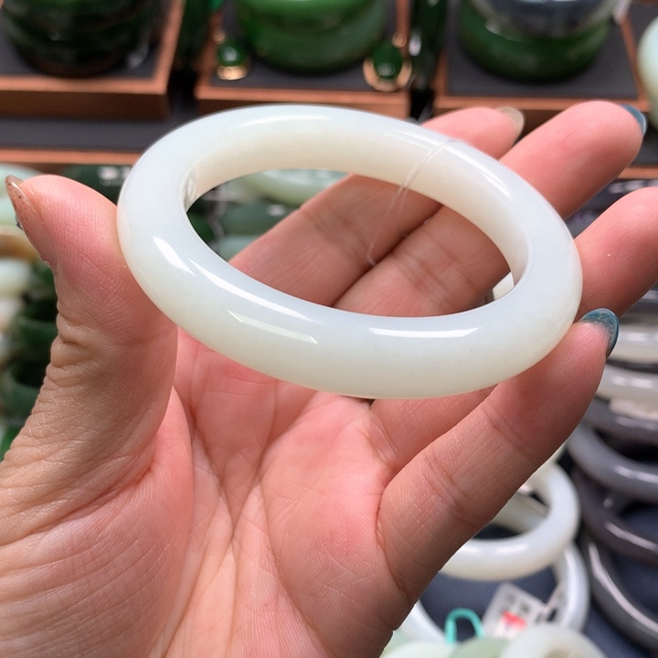 【闪购商品】未镶嵌手镯和田玉51