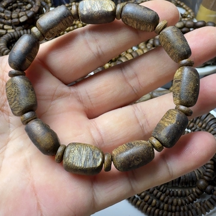 沉香手串乌身手串9克