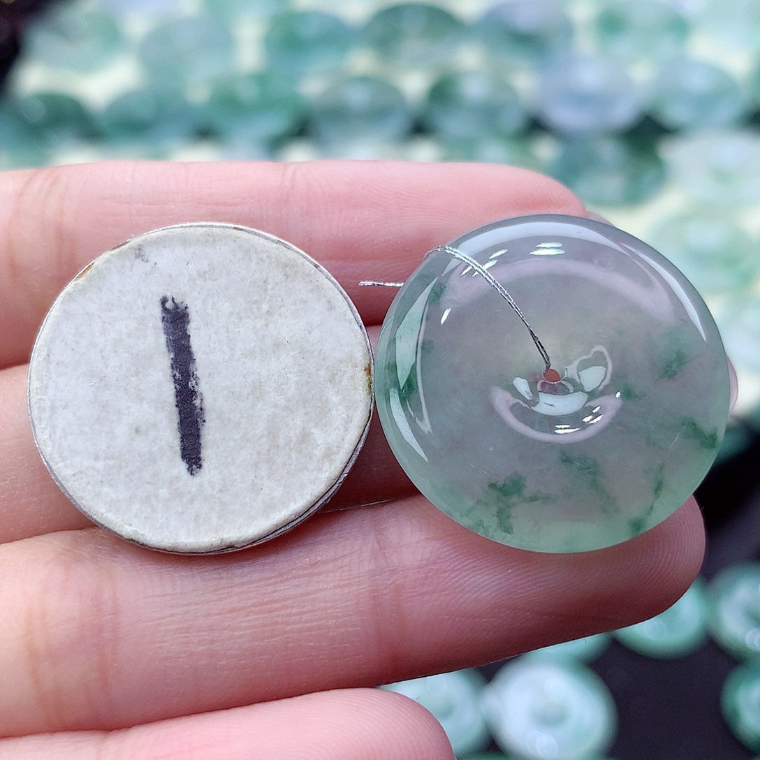 翡翠颈饰未镶嵌吊坠30。尺寸25.8-5.5