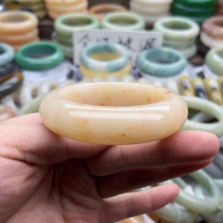 石英质玉手镯未镶嵌