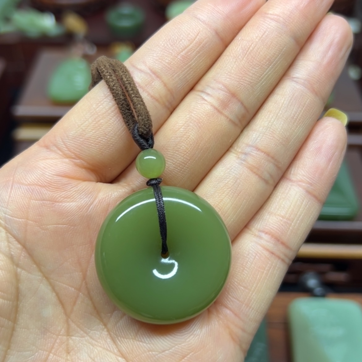 【闪购商品】岫岩老玉（透闪石质玉）颈饰未镶嵌明**白平安扣