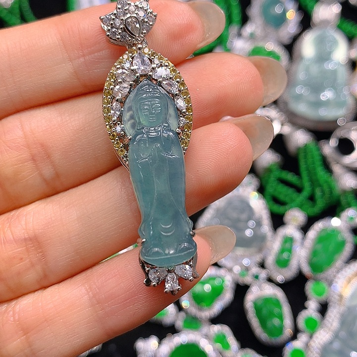 翡翠颈饰未镶嵌翡翠