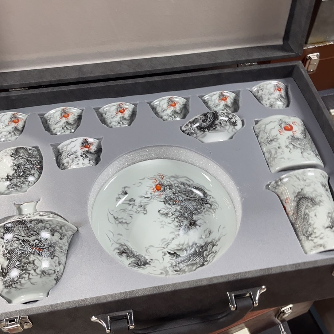 孤品茶具套装等。       