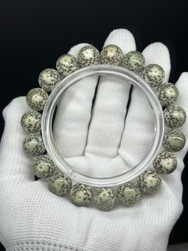 石玉料绿包白大眼睛留白12x12圆珠手串，原生态星月菩提，一物一图