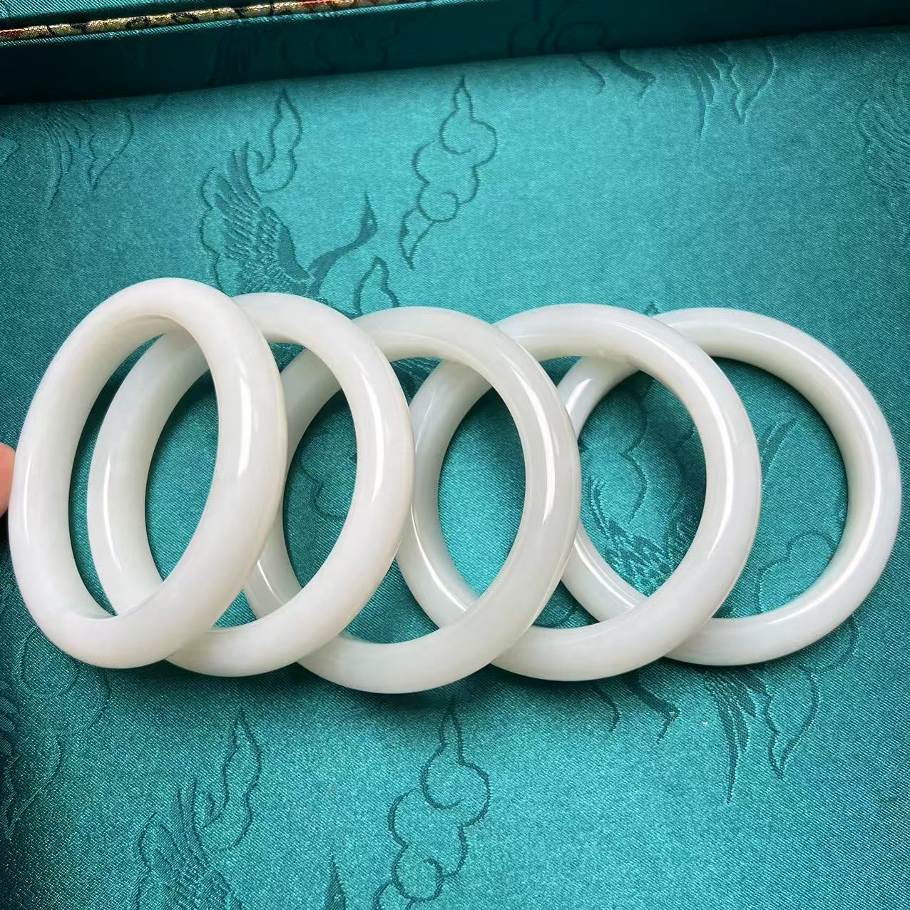 新疆天然和田一级白羊脂白百搭手镯正圈玉石手镯子多样性发其一